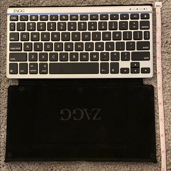 ZAGG Wireless keyboard and Protective Case - Picture 10 of 10